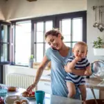 Du funktionierst nur noch? So gewinnst du trotz Zeitmangel wieder die Kontrolle zurück Makeup-For-Busy-Moms-1_480x480